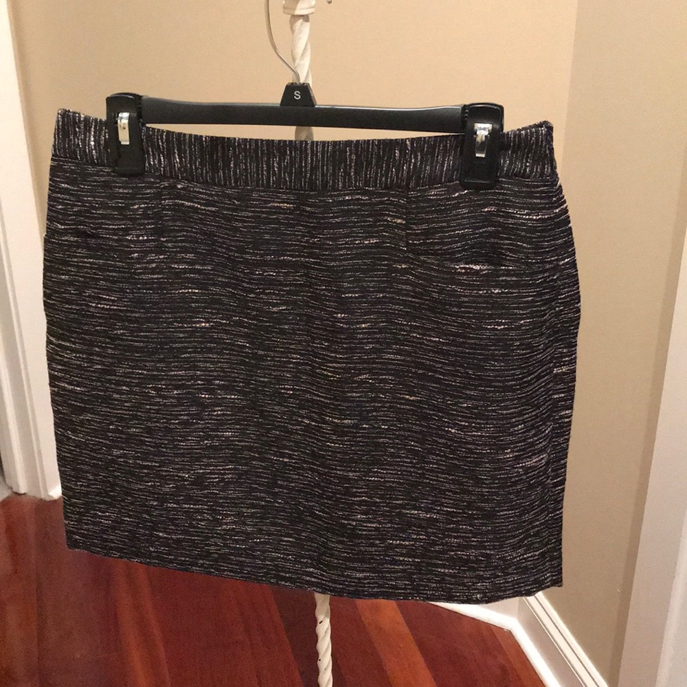 Skirt w/ Pockets! - Picture 4 of 7